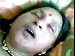 आदमी ने उसके पैर पर टैटू माँ और सह बीएफ फुल सेक्सी फिल्म गड़बड़ कर दिया