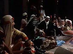मॉडल ब्रा में अपने हिंदी सेक्सी फुल मूवी स्तनों को बंद करके दिखाती है