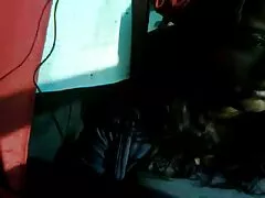 नीली आंखों वाला गोरा बेडरूम में अपने प्रेमी के साथ सेक्स का आनंद लेता है बफ फुल सेक्सी फिल्म