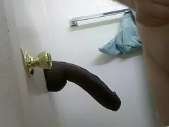 टैटू वाले माचो एक पतली लड़की के ऊपर कुत्ते के बाल काटते हैं और उसकी योनि में एक बोल्ट फुल सेक्स करते हुए फिल्म लगाते हैं