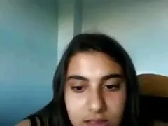 एक आदमी कमरे में एक अंधेरे बालों वाली जवान औरत को जोर से चोदता सेक्सी वीडियो फिल्म फुल मूवी है